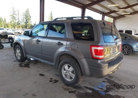 2012 Ford Escape Xlt z USA, uszkodzony, nr VIN 1FMCU9D72CKB83788